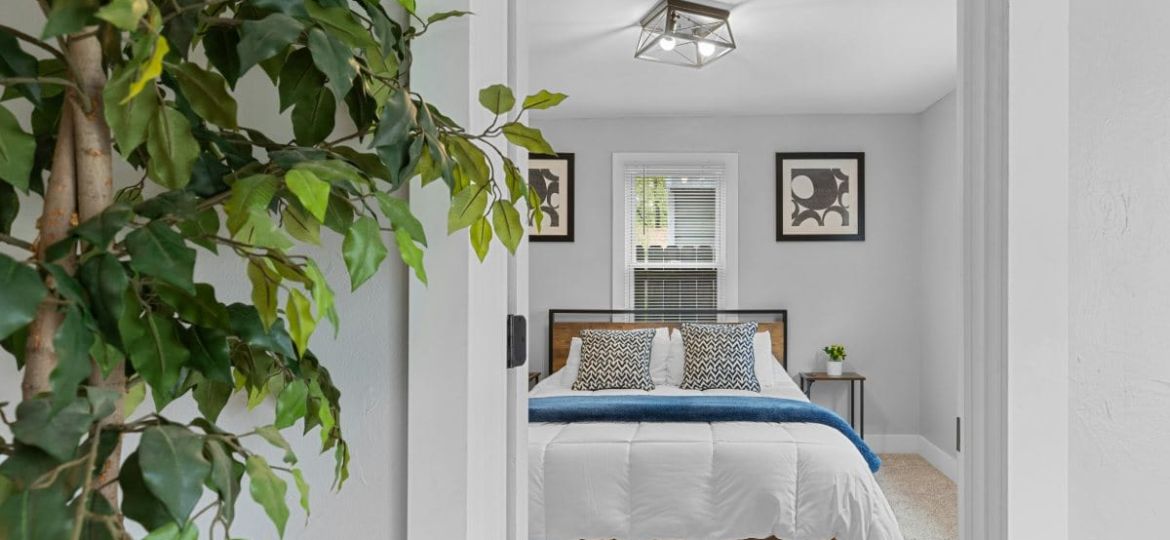 Booking vacation rentals directly with the owner versus via a third party website