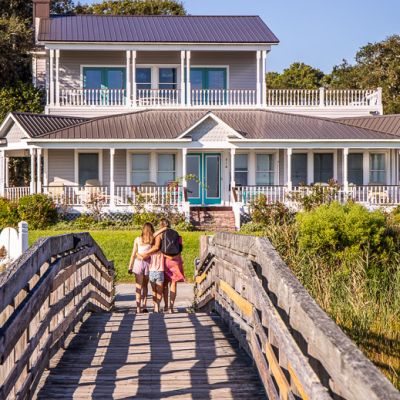 Sleigh Your Getaway: Tips To Keep Your Cool While Traveling This Holiday Season