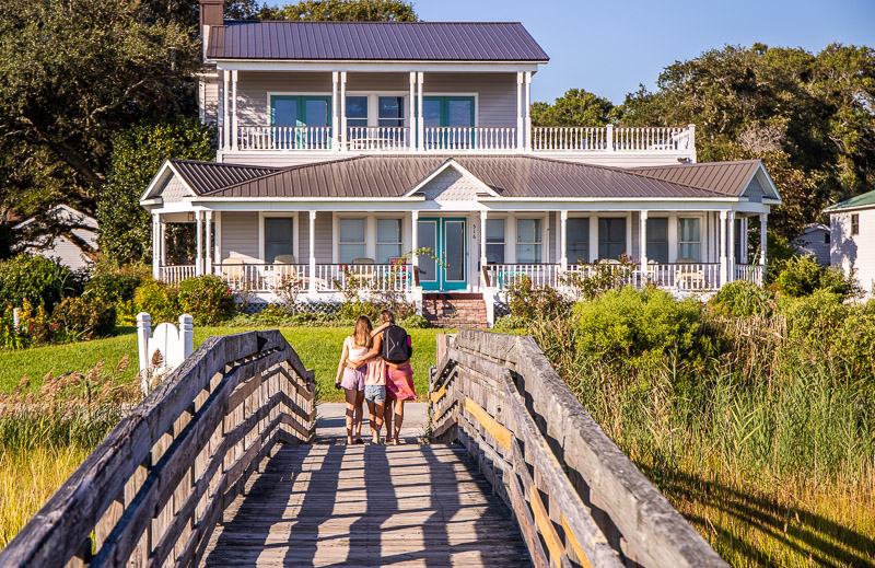 Sleigh Your Getaway: Tips To Keep Your Cool While Traveling This Holiday Season